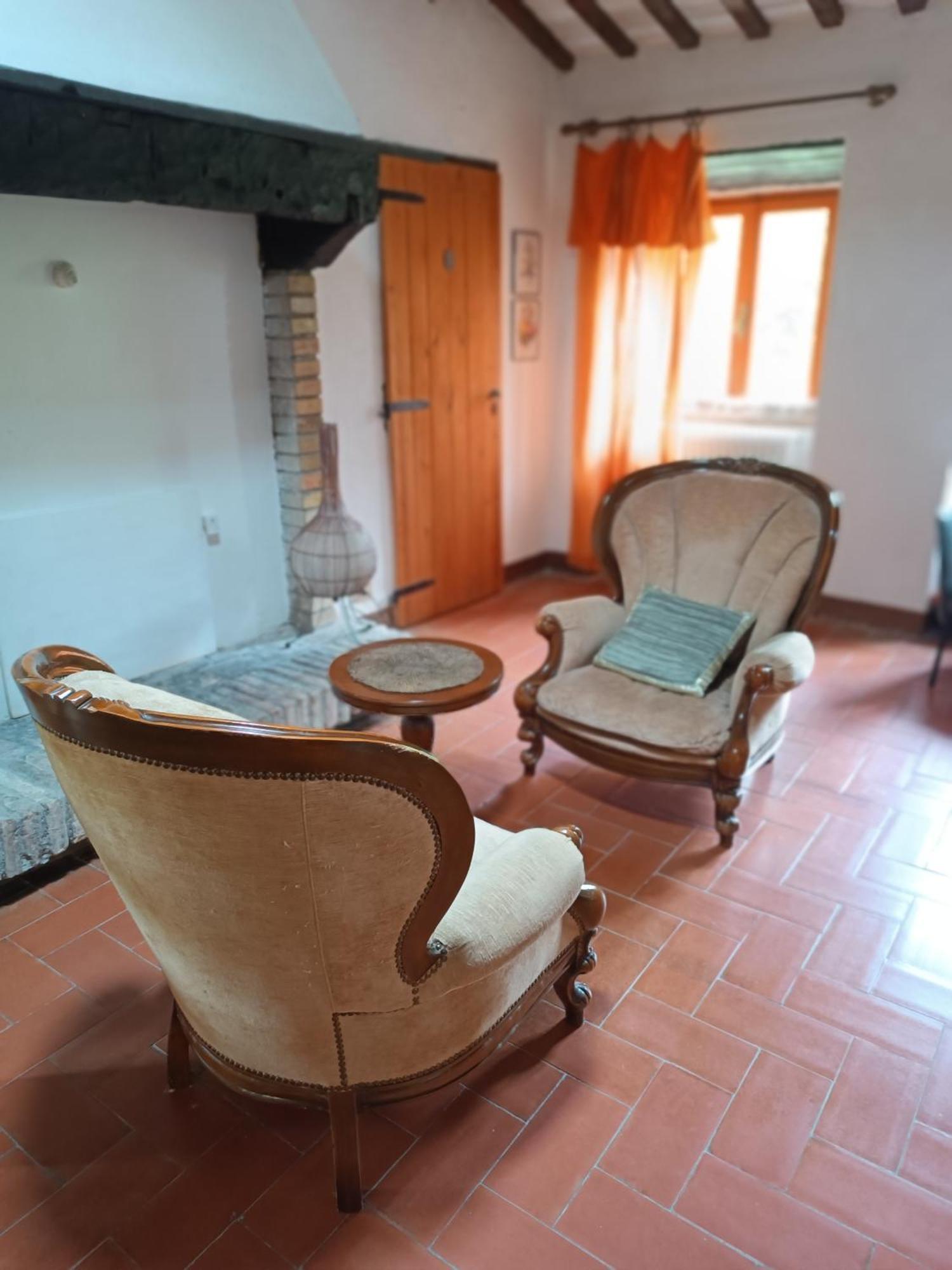 Pilgrim Rooms 구비오 외부 사진